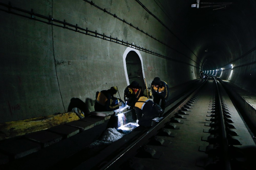 澄迈铁路运营隧道病害现状